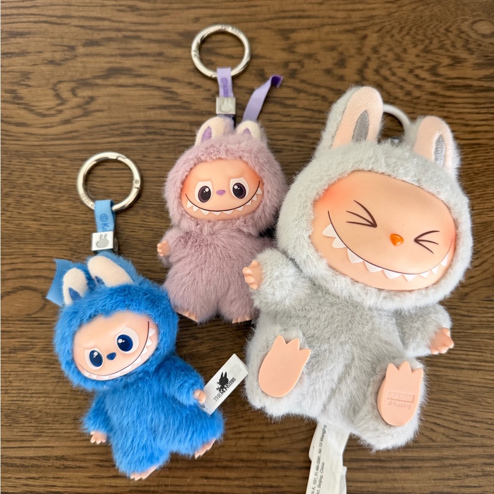 3 Labubus